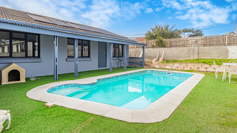 5 Bedroom Property for Sale in Sunnydale Western Cape